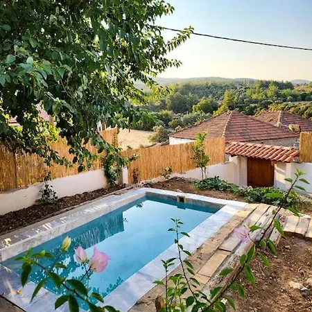 Stone House With Pool Σπίτι διακοπών *