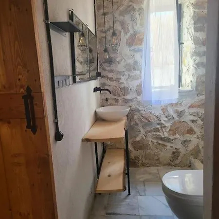 Stone House With Pool Дом отдыха