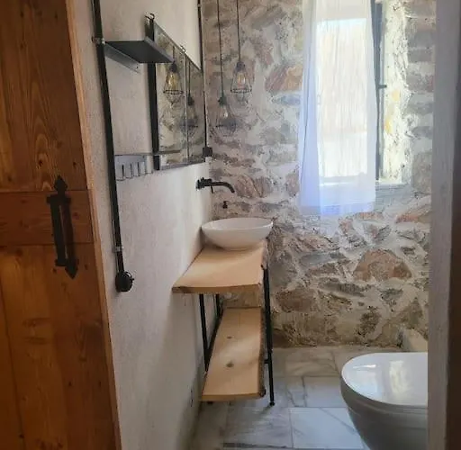 Stone House With Pool Dom wakacyjny