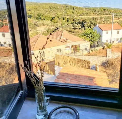 Dom wakacyjny Stone House With Pool