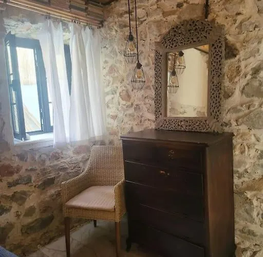 Stone House With Pool Casa de Férias