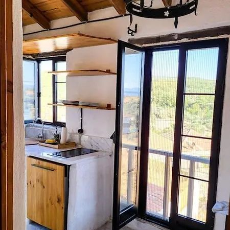 Stone House With Pool 펜션 무글라