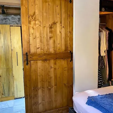 펜션 Stone House With Pool